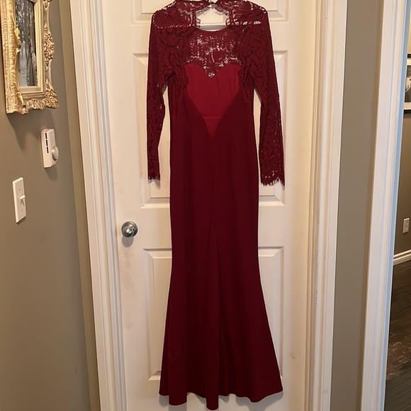 One once long red gown with lace long sleeves and key hole back - Picture 2 of 4